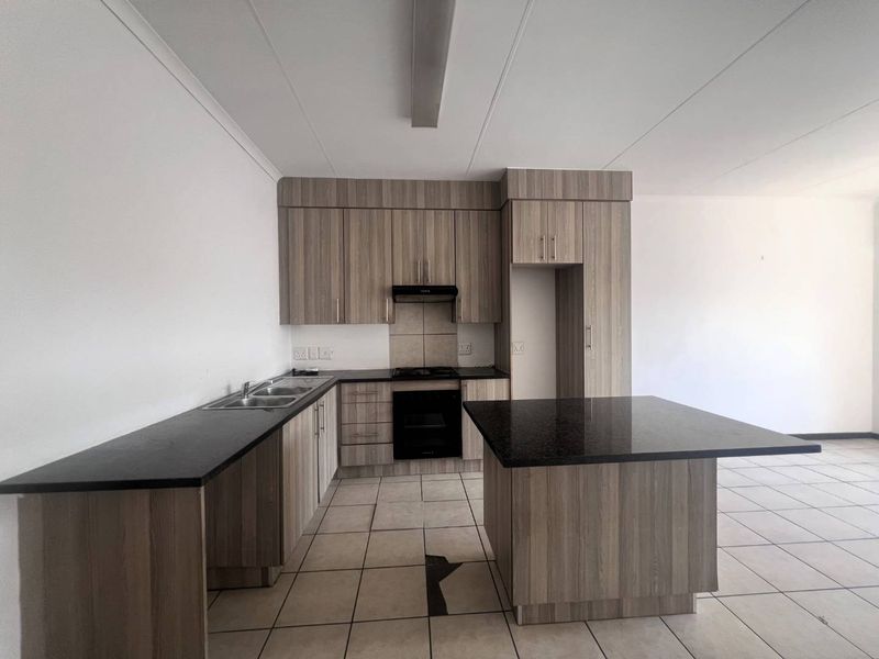 Family-Friendly Complex: Pool, Play Area & Secure Living - Photo 4