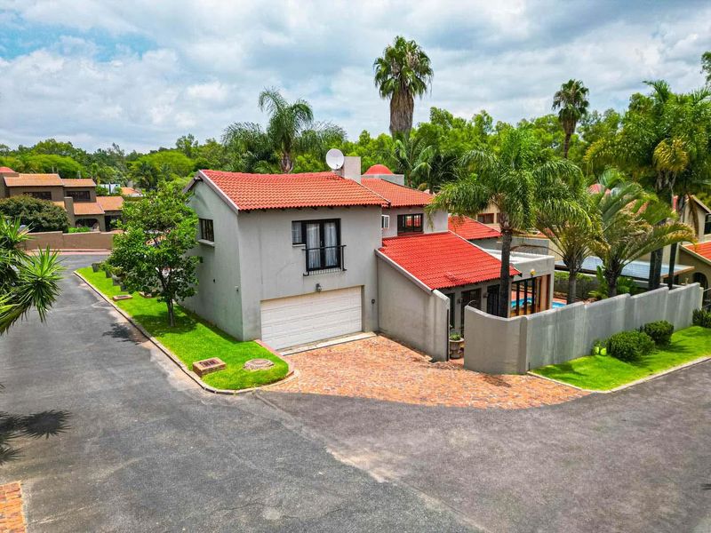 Space, Light and Comfort in a Secure Complex - Photo 2