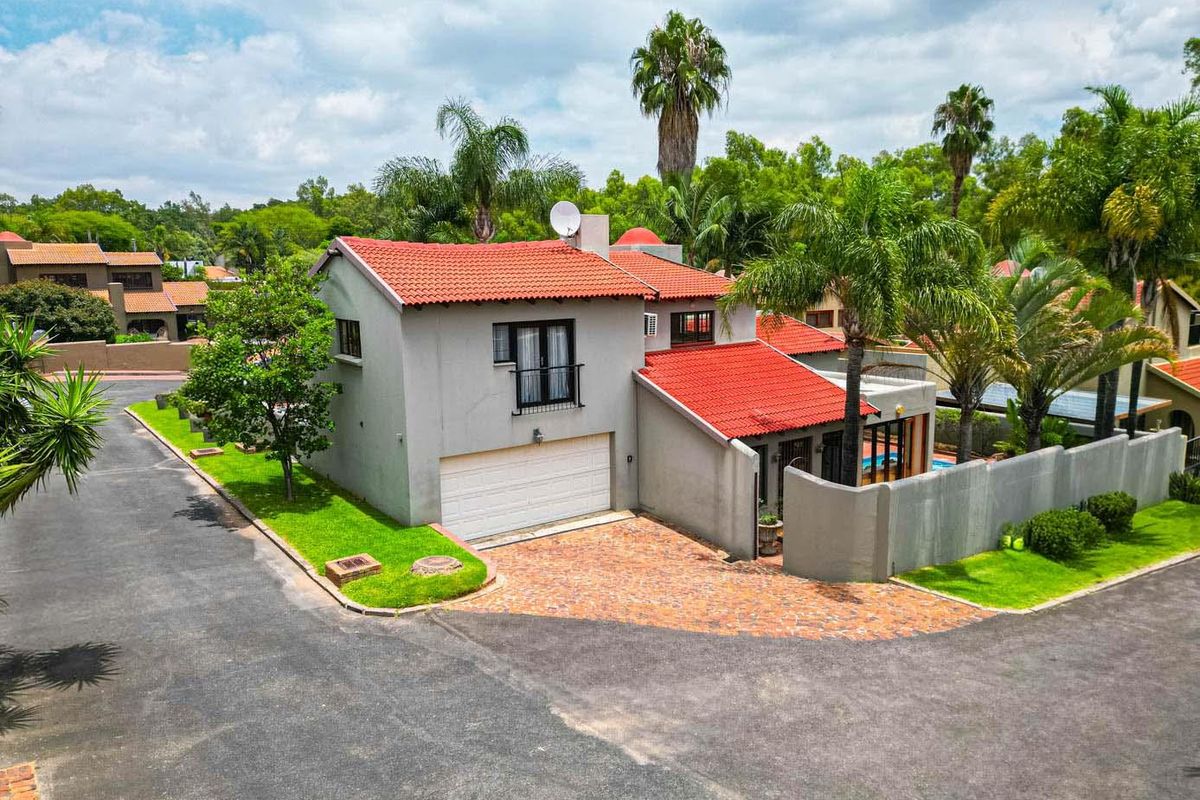 Space, Light and Comfort in a Secure Complex - Photo 2