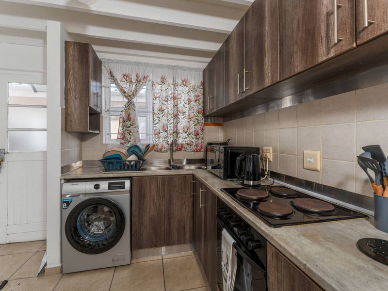 Secure Family Living in Sought-After Capricorn Beach Estate. - Photo 6