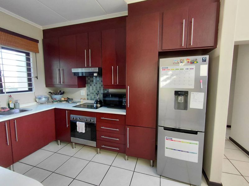 Sleek 2-Bed, 2-Bath Loft with Double Balcony in The Kanyin - Photo 4