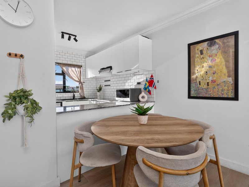 Beachside Living with Iconic Views of Table Mountain - Photo 5