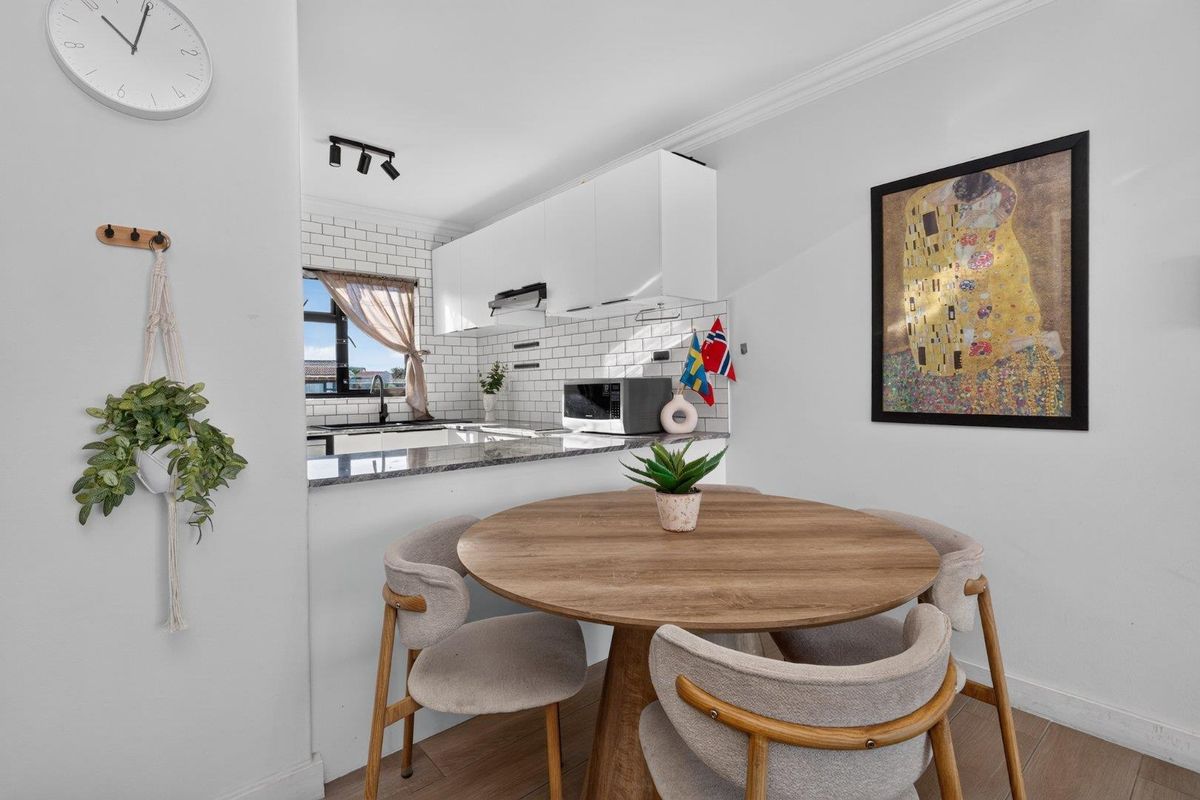 Beachside Living with Iconic Views of Table Mountain - Photo 5