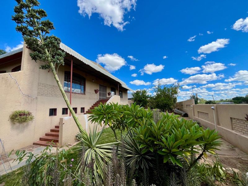 House for Sale in Okahandja – Spacious 4 Bedroom Home with Garages | N$2,000,000 - Photo 3