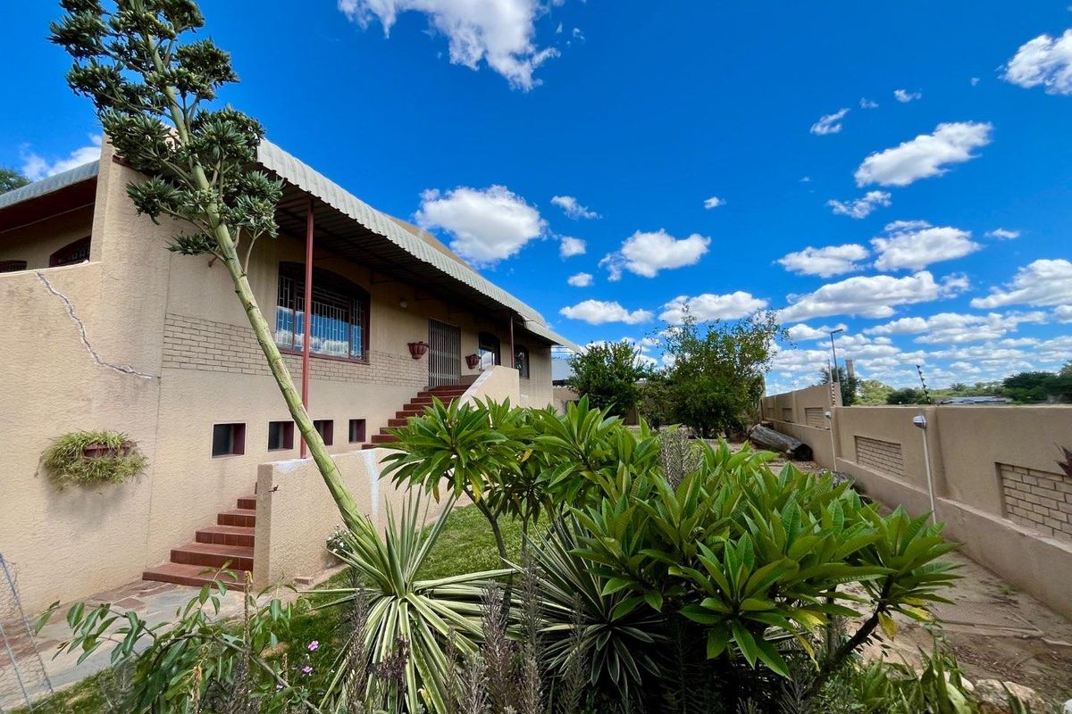 House for Sale in Okahandja – Spacious 4 Bedroom Home with Garages | N$2,000,000 - Photo 3