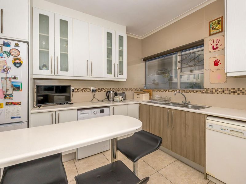Family Living Meets Entertainer’s Delight in the Heart of Plumstead - Photo 5