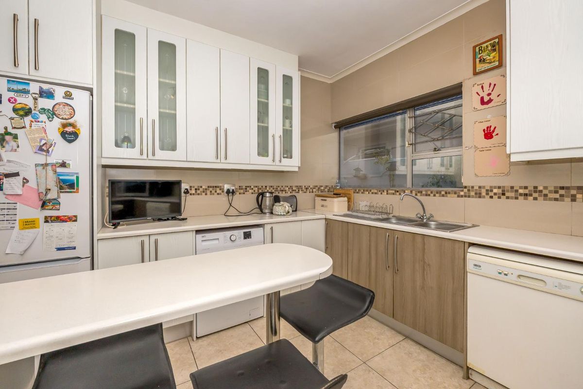 Family Living Meets Entertainer’s Delight in the Heart of Plumstead - Photo 5