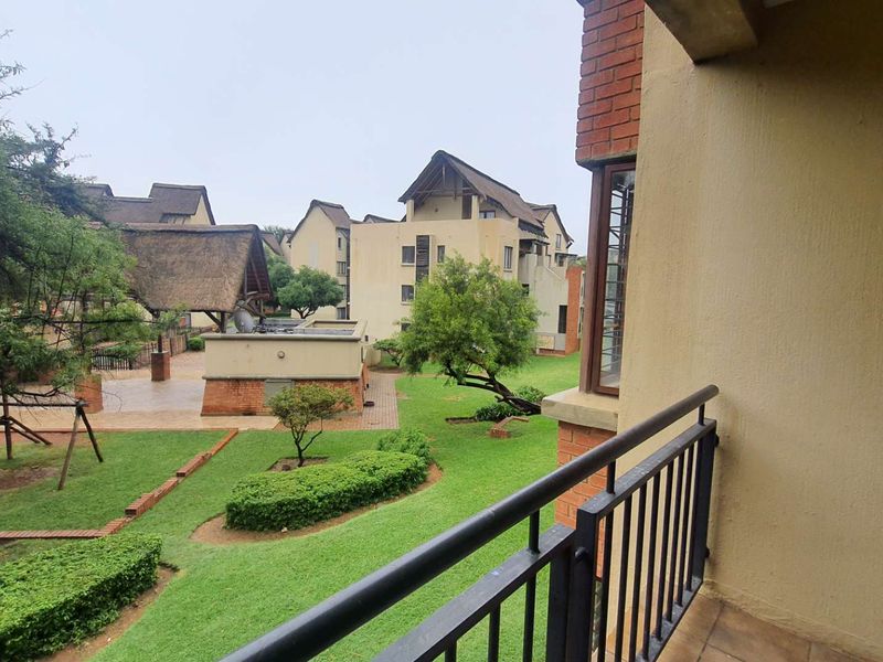 **Charming 2-Bedroom Apartment with Modern Amenities** - Photo 7