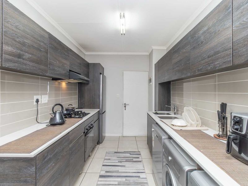 Immaculate condition and neat! - Photo 9