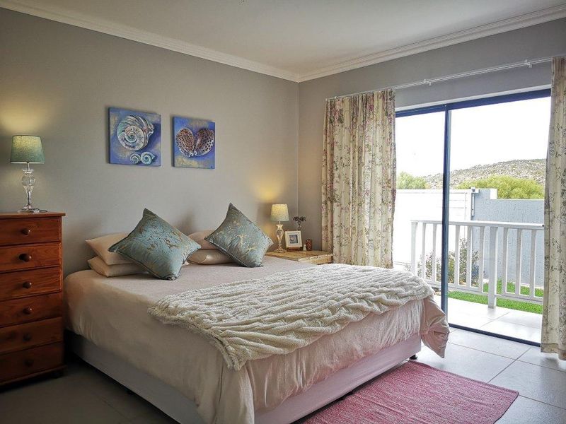 Versatile Opportunity: 6 Bedroom Holiday Home | Permanent Residence | Investment | Dual Living - Photo 6