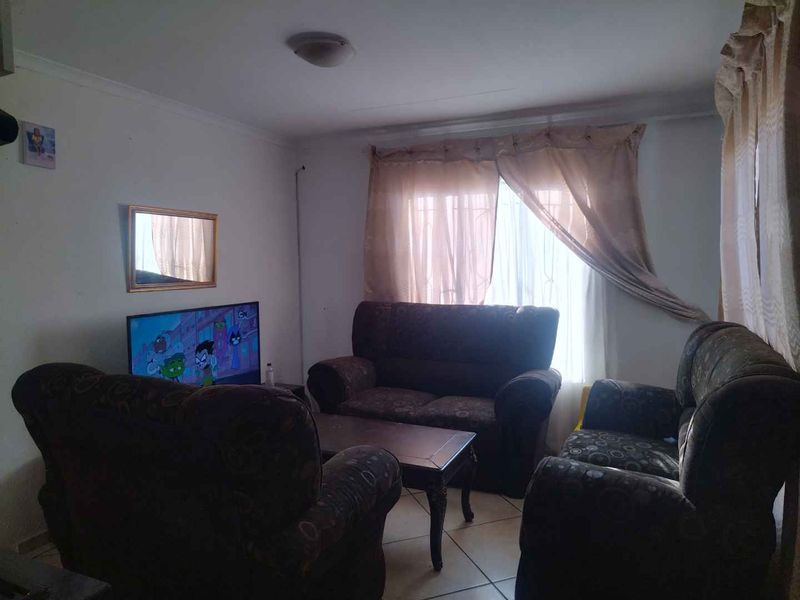 2 bedrooms house for sale in Soshanguve VV - Photo 7