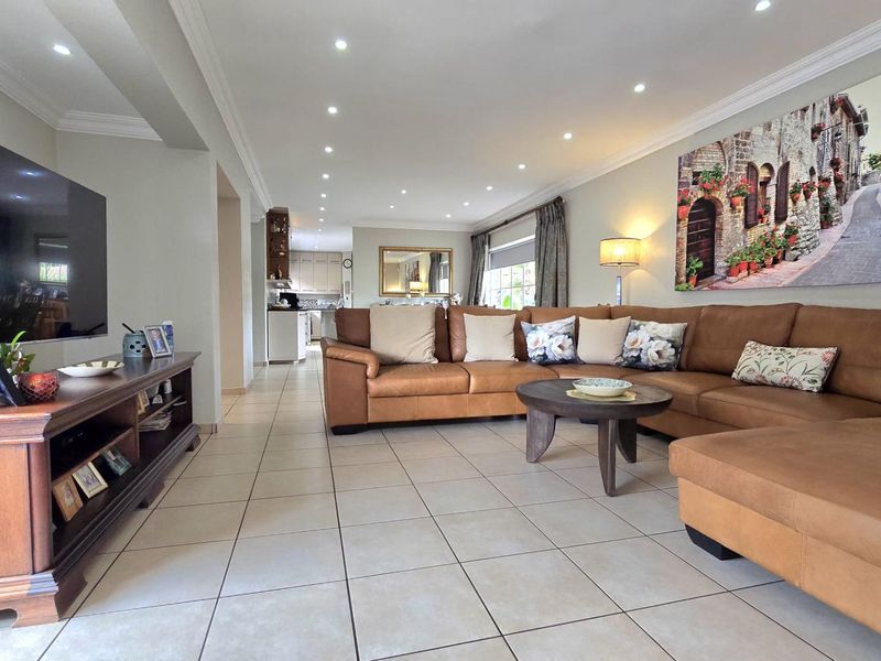 5 Bedroom House for Sale in Mulbarton - Photo 7