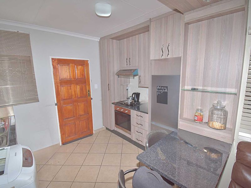 Charming 2-Bedroom Home – Perfect for First-Time Buyers - Photo 8