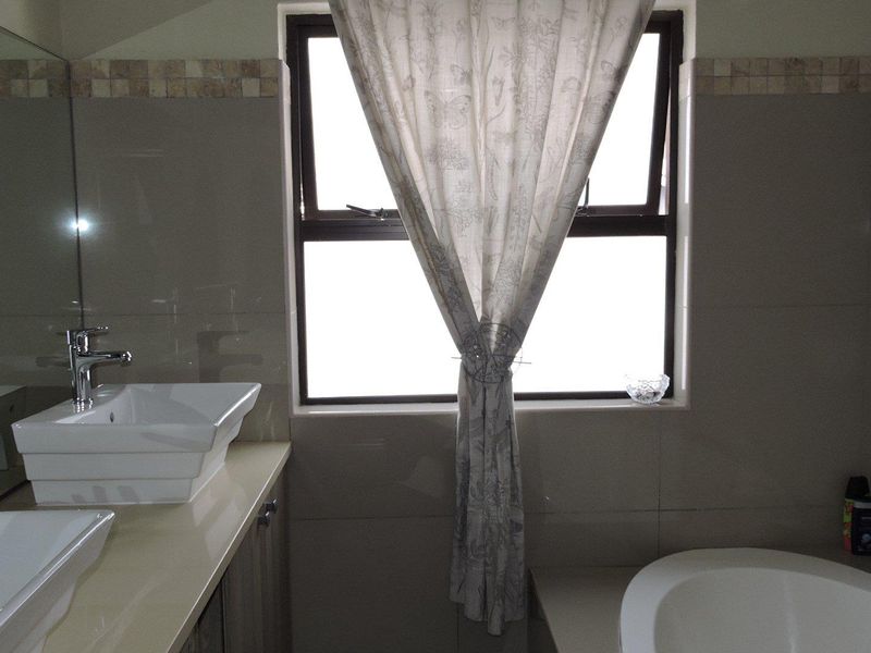 Charming 3-Bedroom Home within secure villas estate - Photo 9