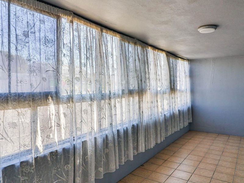 LESS IS MORE - Photo 9