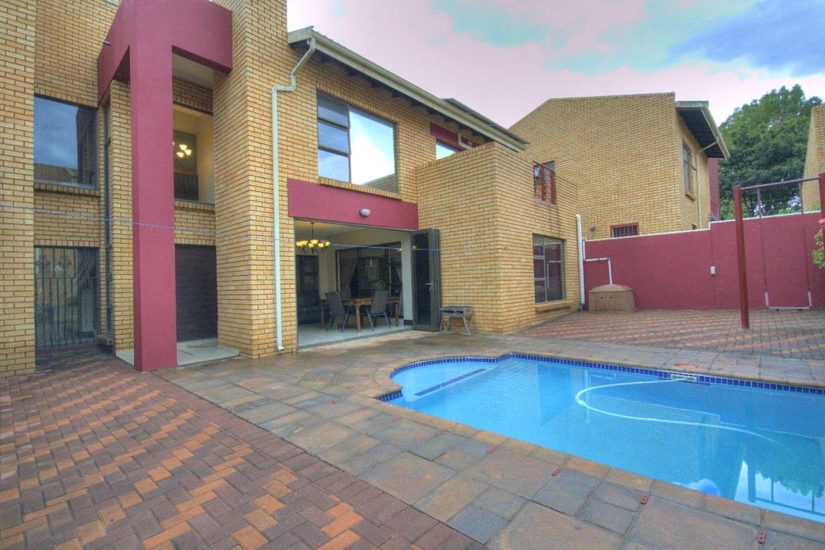 Upmarket Cluster Living with Zero Levies! - Photo 2