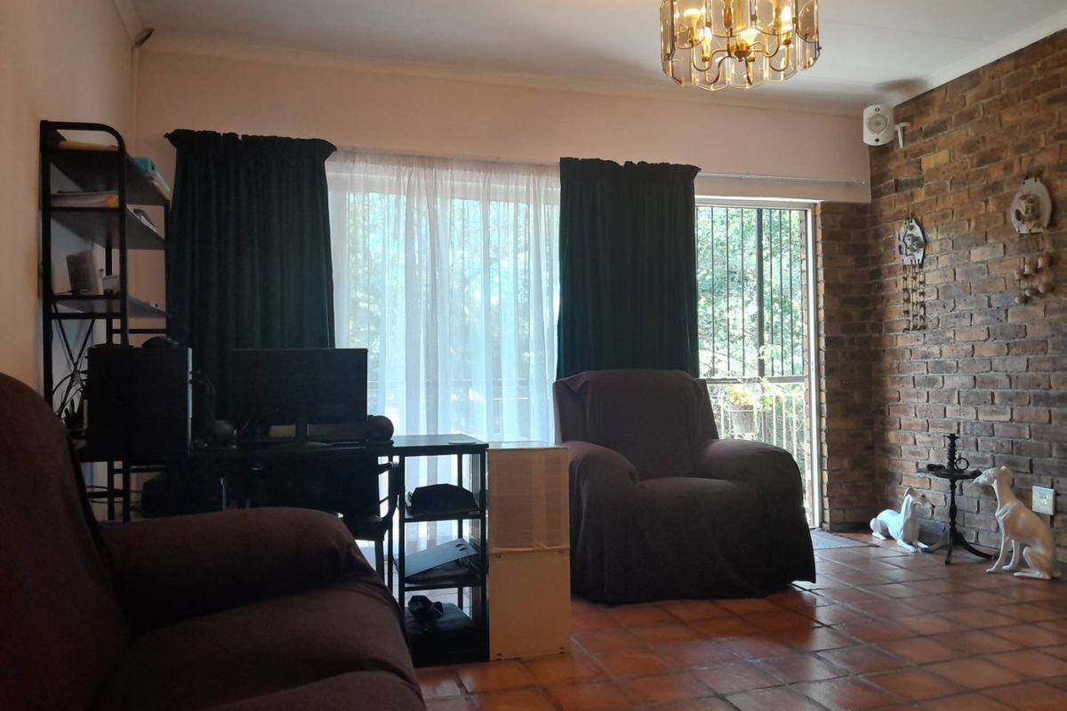 Well maintained 1st floor 3 Bedroom Home - Photo 2