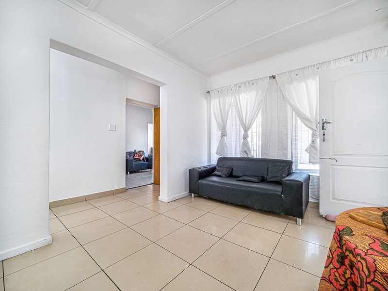 Beatiful home in Upmarket pocket of Gatesville - Photo 10