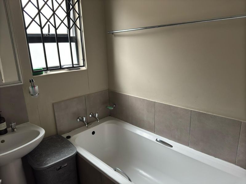 Clayville - R 900 000 Lovely Home ! - Photo 7