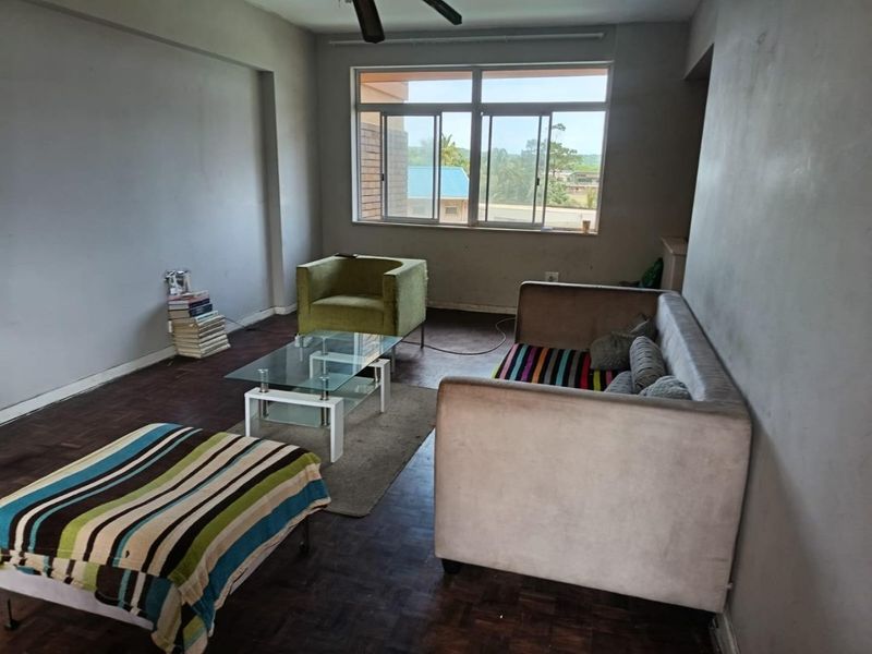 Well maintained secure 2 and half bedroom unit - Photo 3