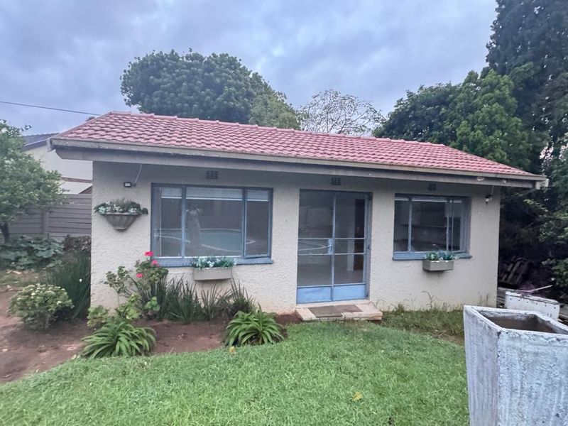 Charming 1-Bedroom Freestanding Cottage in Sought-After Randpark Ridge - Photo 9