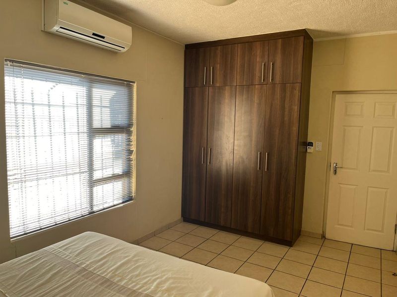 City View! One Bedroom Apartment on the ground floor. - Photo 3