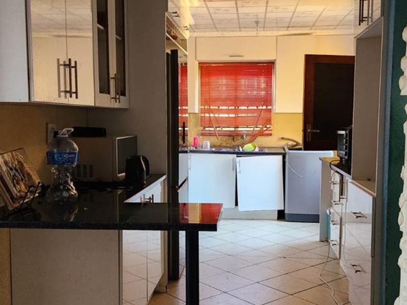 3 Bedroom House For Sale in Rosslyn Gardens - Photo 6