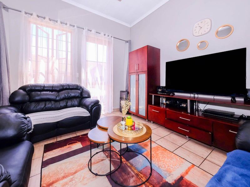 New Release! Kingsley Place in Saxonwold. - Photo 3