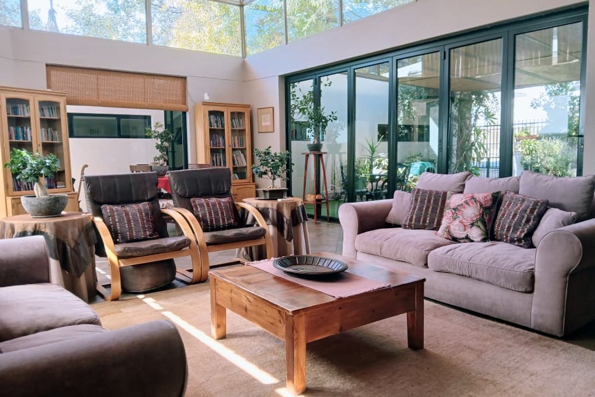 Luxe living with income potential 😊 - Photo 5