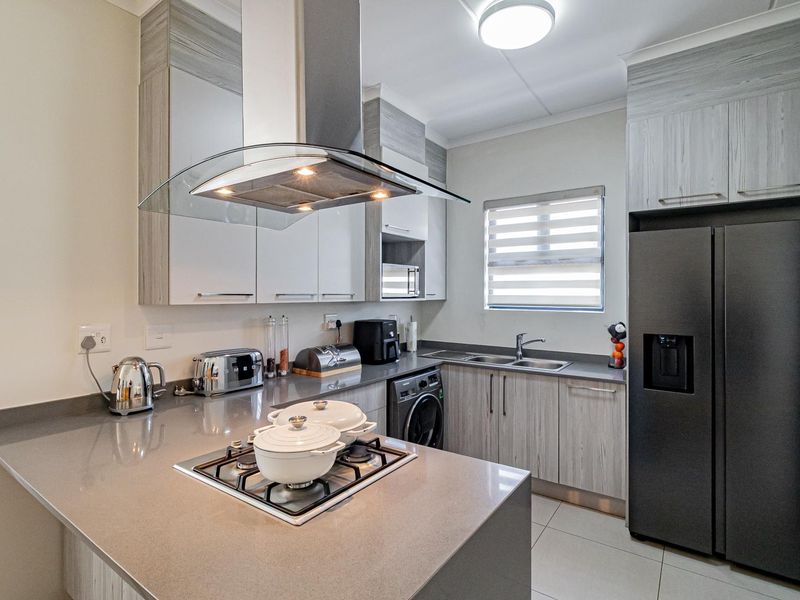 Modern 3 Bedroom Apartment for Sale in 92 on New, Carlswald | R1 800 000 - Photo 2