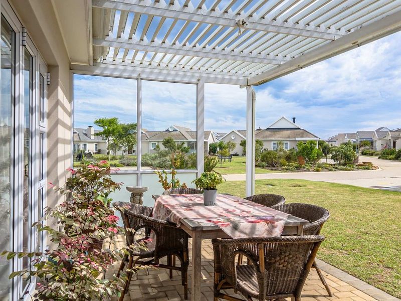 Full Title Retirement Living - Photo 3