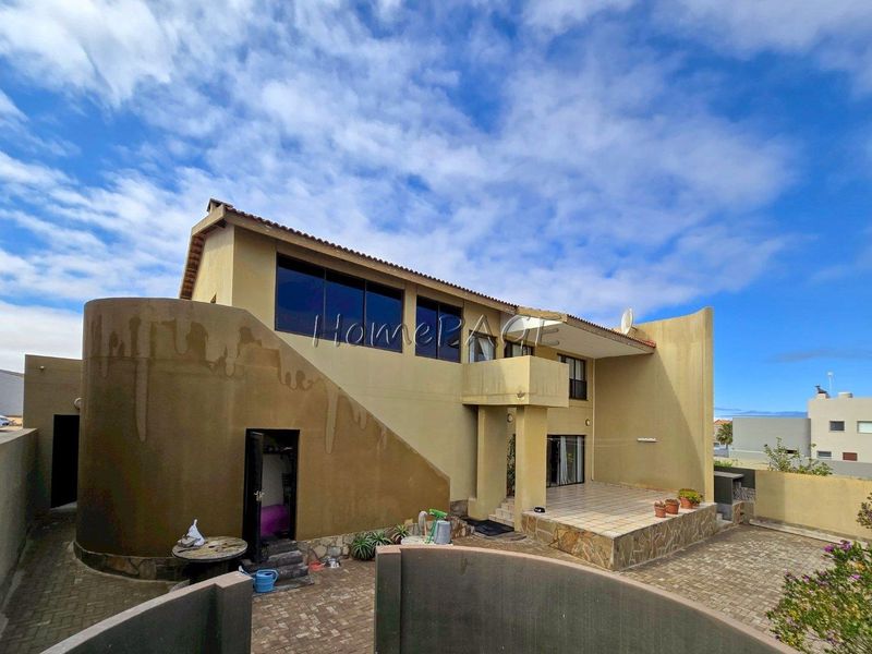 Long Beach Ext 1, Walvis Bay:  Rustic, INTERESTING Home is for sale - Photo 3