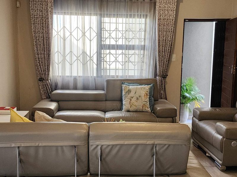 Experience Timeless Luxury, Redefined - Photo 3