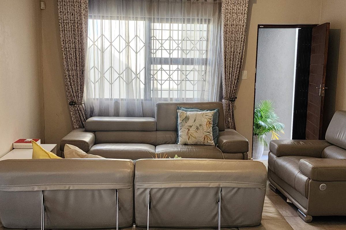 Experience Timeless Luxury, Redefined - Photo 3