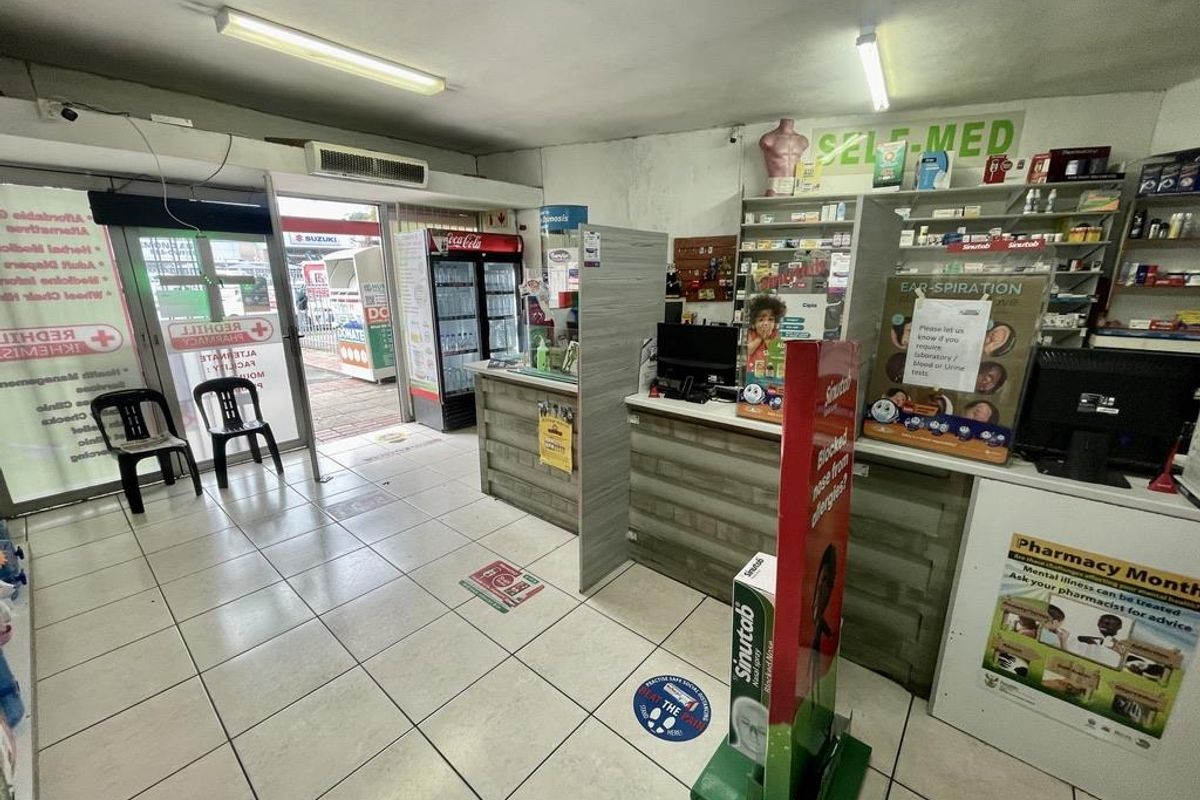 Hendra - Prime Retail Space To Let in Red Hill Shopping Centre - Photo 2