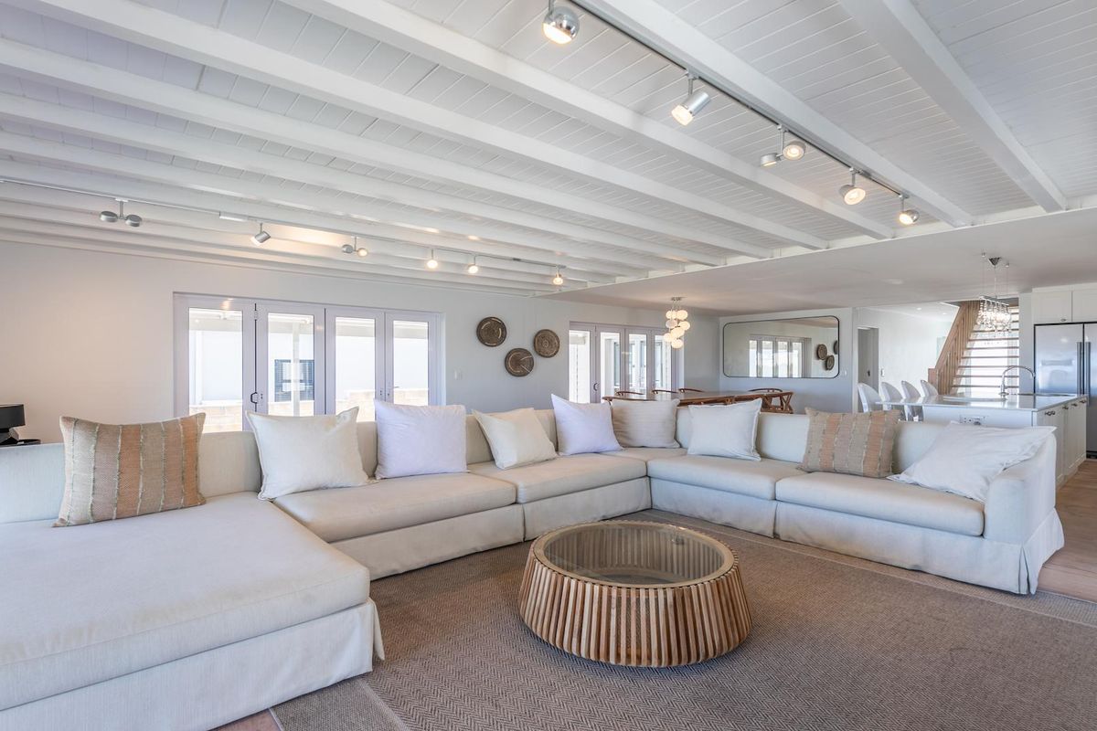 Stylish West Coast Home at the Sea - Photo 3