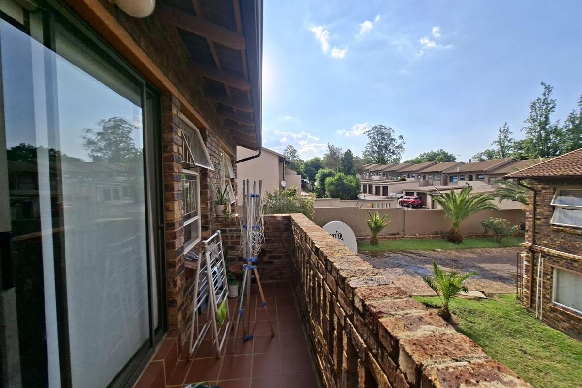 Gorgeous, Spacious 2 Bedroom,1 Bathroom Upstairs Apartment - Photo 5