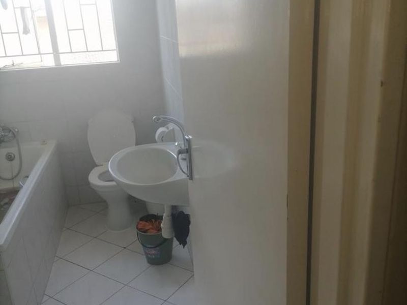 Two bedrooms flat for sale in Blueberry Court, first floor, Khomasdal, Selling Price N$760000 (cost excluded), - Photo 5