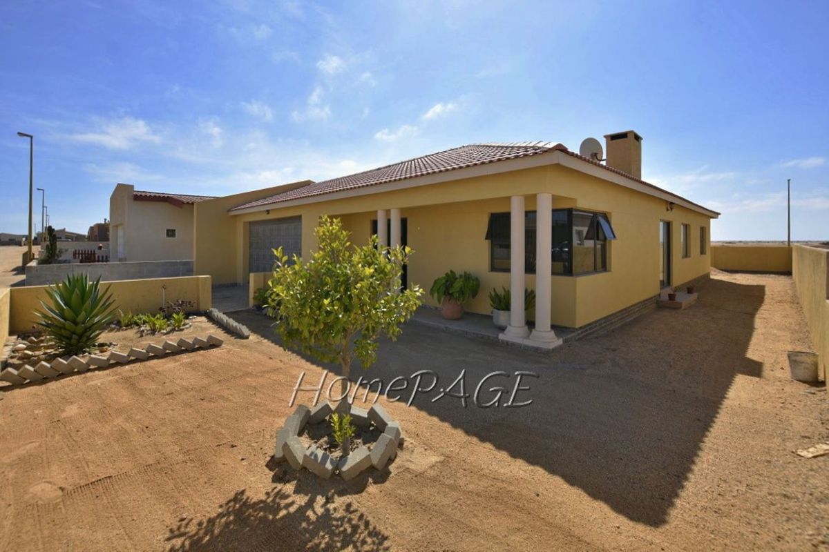 Ext 10, Henties Bay:  Spacious home at the right price is for sale - Photo 2