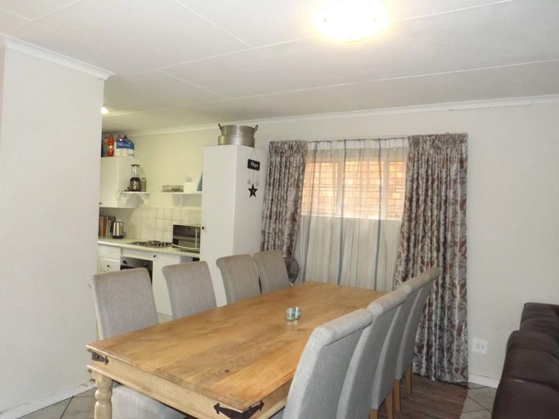 Perfect Family Living: Spacious 3-Bed Townhouse Awaits - Photo 7