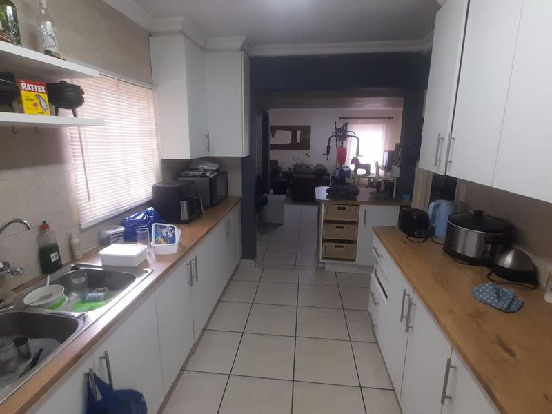 Spacious 3-Bed Ifafi Gem with main En-Suite - Photo 8