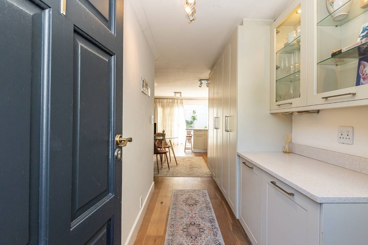 Stylish North facing lock-up & go - Photo 3