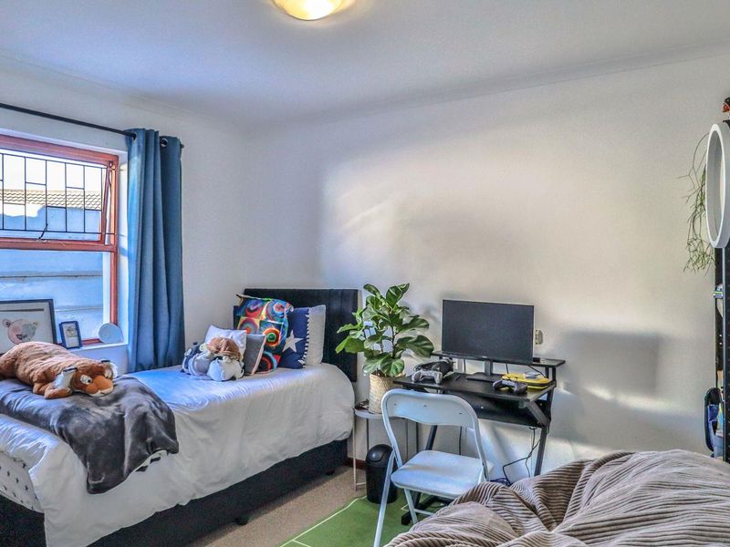 Tranquil Living in a secure complex - Photo 10