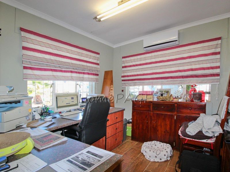 Otjiwarongo:  Immaculate 8 Bedroom Guesthouse for sale - Photo 5