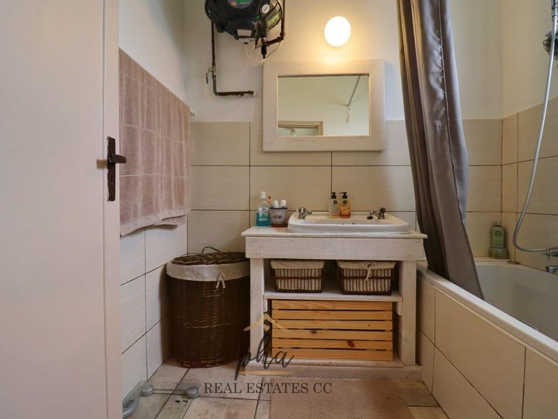 Beachfront House with Flat For Sale in Swakopmund - Photo 10