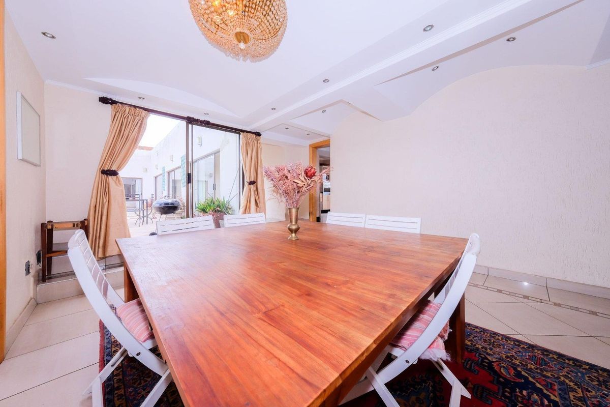 Perfect Penthouse in this Heritage Complex "Gleneagles" with Views! - Photo 5