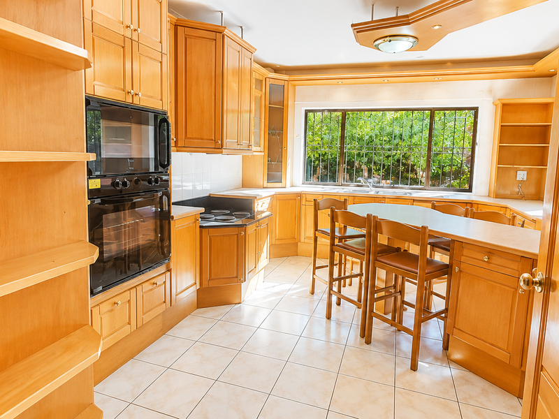 Furnished 3 x Bedroom House Constantia for Rent - Occupation Immediate - Photo 8