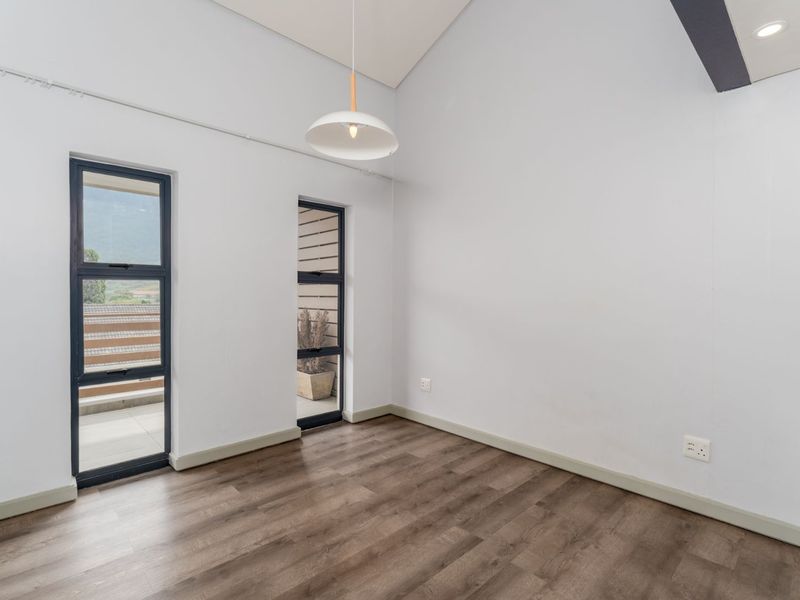 Split-Level Living With Amazing Mountain Views At The Chesterfield - Photo 8