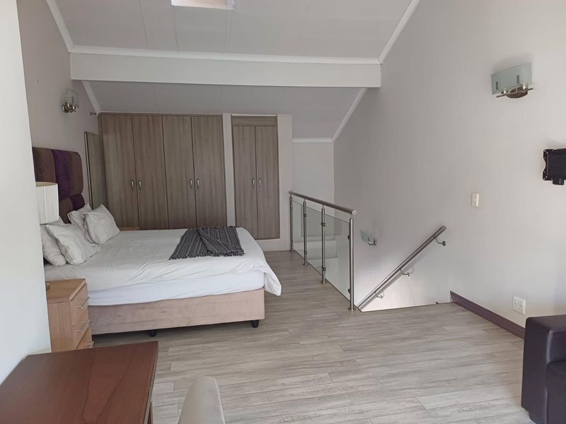 A STUNNING FURNISHED ONE BEDROOM APARTMENT - Photo 5
