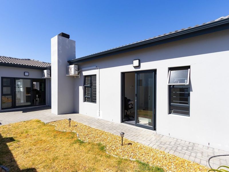 Your Perfect Family Home Awaits! - Photo 10